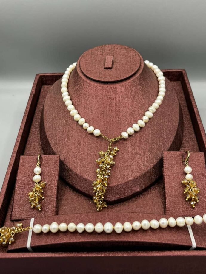 ✨✨طقم ندى من الجوهر الطبيعي والكريستال الحر💎✨✨