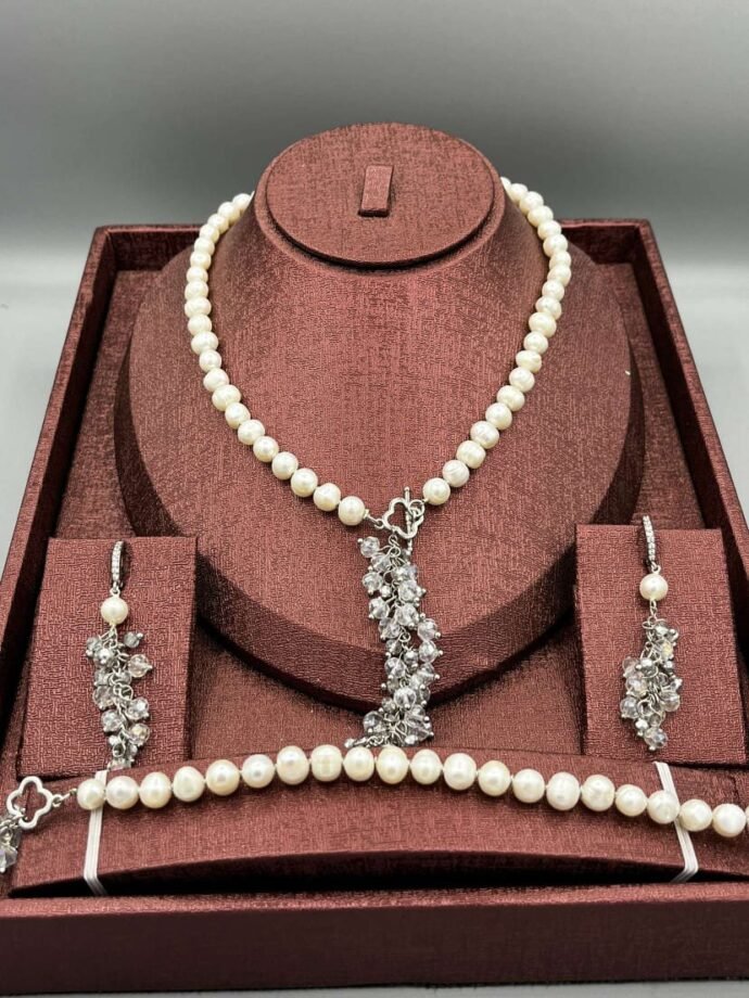 ⁦✨✨طقم ندى من الجوهر الطبيعي والكريستال الحر💎✨✨⁩ - الصورة ⁦2⁩